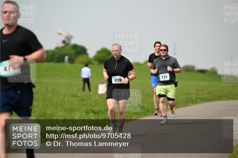 10.05.2026 - 8. Wedeler Halbmarathon Dr. Thomas Lammeyer http://msf.ph/oto/9705428 10.05.2026 11:54:05 Laufen 472, 839, 772 meine-sportfotos.de