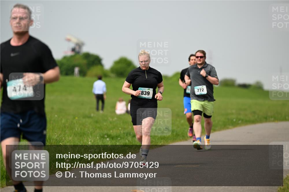 10.05.2026 - 8. Wedeler Halbmarathon Dr. Thomas Lammeyer http://msf.ph/oto/9705429 10.05.2026 11:54:04 Laufen 474, 839, 772 meine-sportfotos.de
