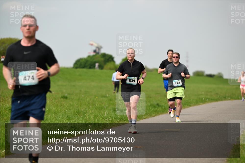 10.05.2026 - 8. Wedeler Halbmarathon Dr. Thomas Lammeyer http://msf.ph/oto/9705430 10.05.2026 11:54:05 Laufen 474, 839, 772 meine-sportfotos.de