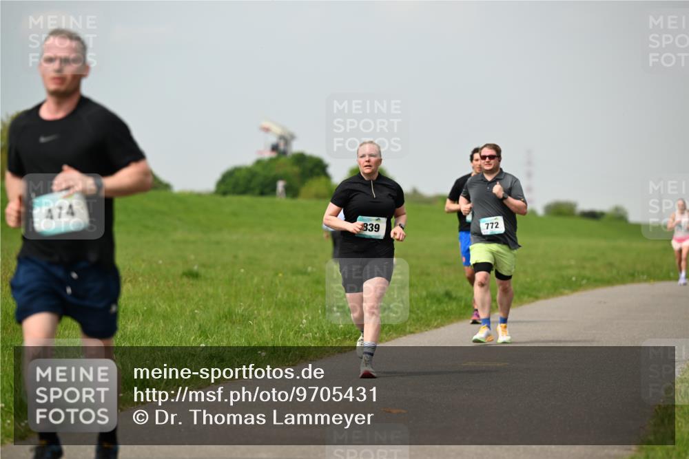 10.05.2026 - 8. Wedeler Halbmarathon Dr. Thomas Lammeyer http://msf.ph/oto/9705431 10.05.2026 11:54:05 Laufen 474, 839, 772 meine-sportfotos.de
