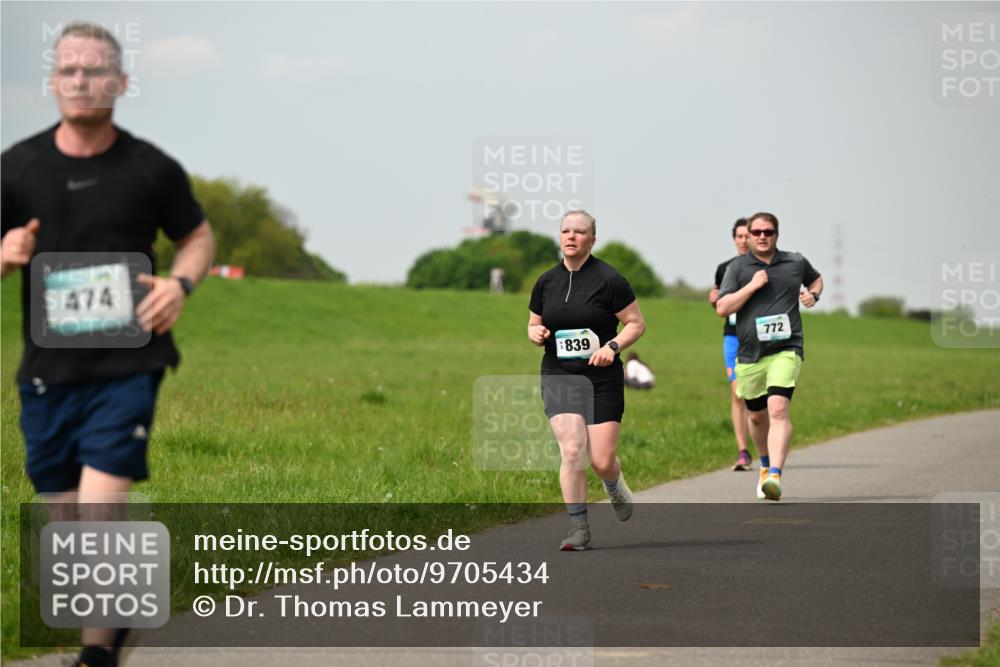 10.05.2026 - 8. Wedeler Halbmarathon Dr. Thomas Lammeyer http://msf.ph/oto/9705434 10.05.2026 11:54:05 Laufen 474, 839, 772 meine-sportfotos.de