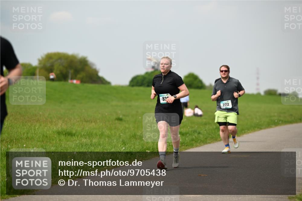 10.05.2026 - 8. Wedeler Halbmarathon Dr. Thomas Lammeyer http://msf.ph/oto/9705438 10.05.2026 11:54:06 Laufen 772 meine-sportfotos.de