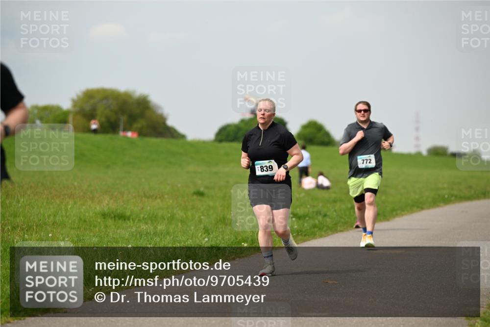 10.05.2026 - 8. Wedeler Halbmarathon Dr. Thomas Lammeyer http://msf.ph/oto/9705439 10.05.2026 11:54:06 Laufen 839, 772 meine-sportfotos.de