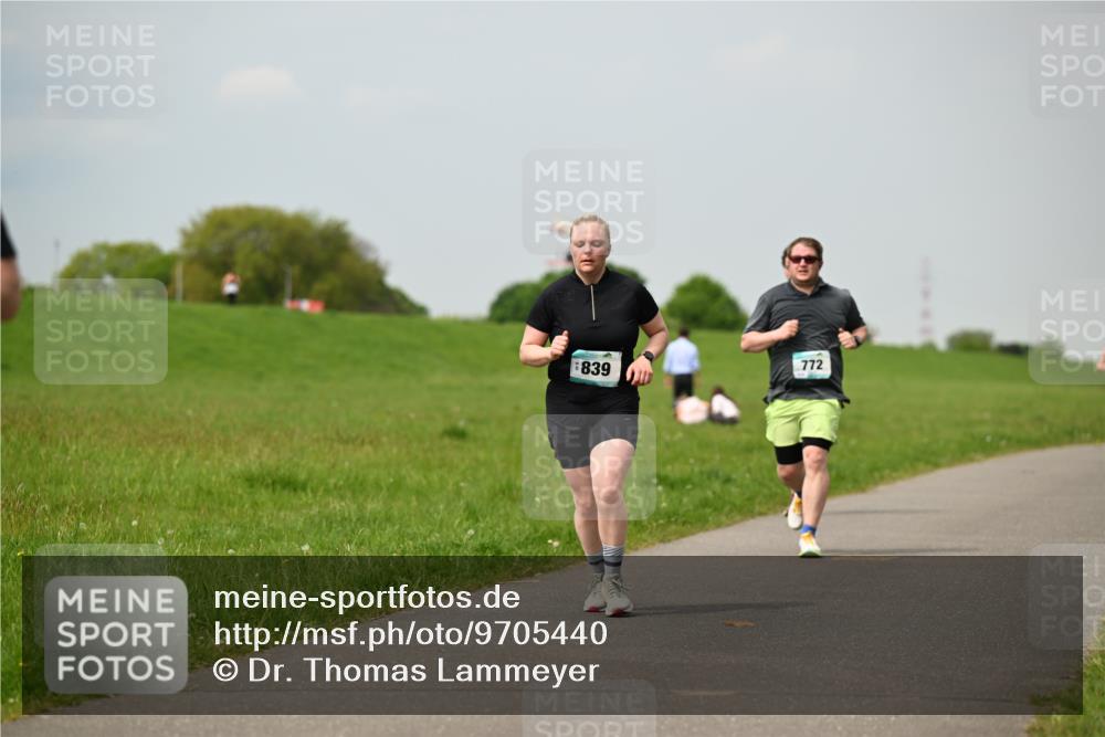 10.05.2026 - 8. Wedeler Halbmarathon Dr. Thomas Lammeyer http://msf.ph/oto/9705440 10.05.2026 11:54:06 Laufen 772, 839 meine-sportfotos.de