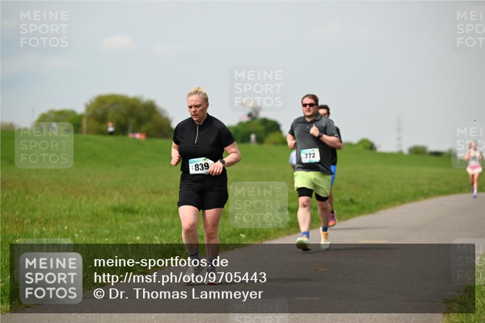 10.05.2026 - 8. Wedeler Halbmarathon Dr. Thomas Lammeyer http://msf.ph/oto/9705443 10.05.2026 11:54:07 Laufen 839, 772 meine-sportfotos.de