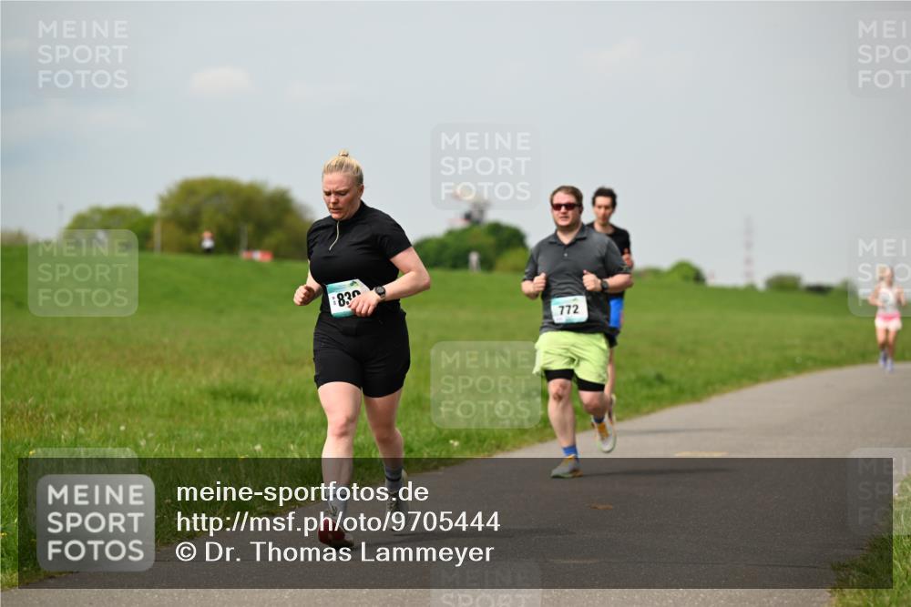 10.05.2026 - 8. Wedeler Halbmarathon Dr. Thomas Lammeyer http://msf.ph/oto/9705444 10.05.2026 11:54:07 Laufen 830, 772 meine-sportfotos.de