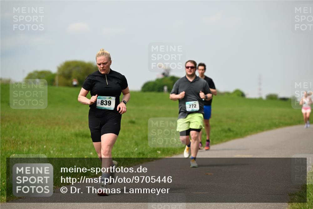 10.05.2026 - 8. Wedeler Halbmarathon Dr. Thomas Lammeyer http://msf.ph/oto/9705446 10.05.2026 11:54:08 Laufen 839, 772 meine-sportfotos.de