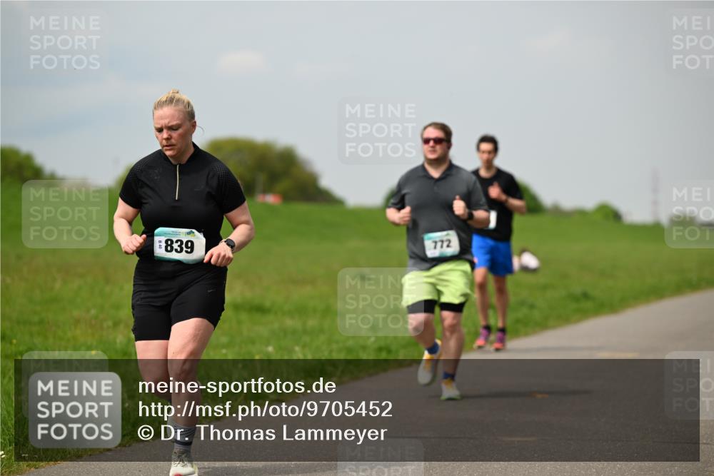 10.05.2026 - 8. Wedeler Halbmarathon Dr. Thomas Lammeyer http://msf.ph/oto/9705452 10.05.2026 11:54:09 Laufen 772, 839 meine-sportfotos.de