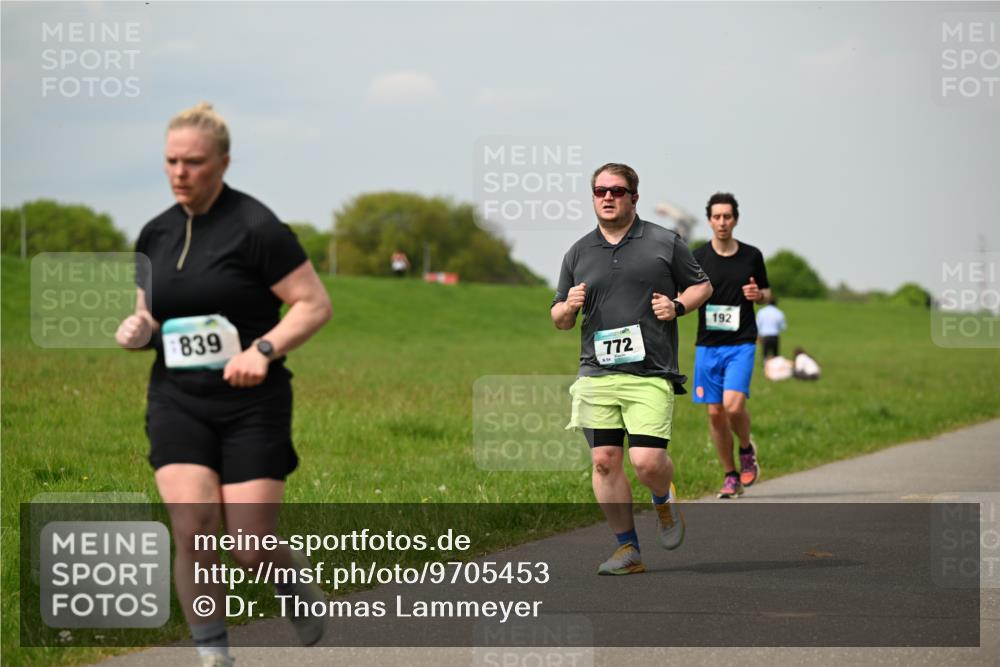 10.05.2026 - 8. Wedeler Halbmarathon Dr. Thomas Lammeyer http://msf.ph/oto/9705453 10.05.2026 11:54:09 Laufen 839, 772, 192 meine-sportfotos.de