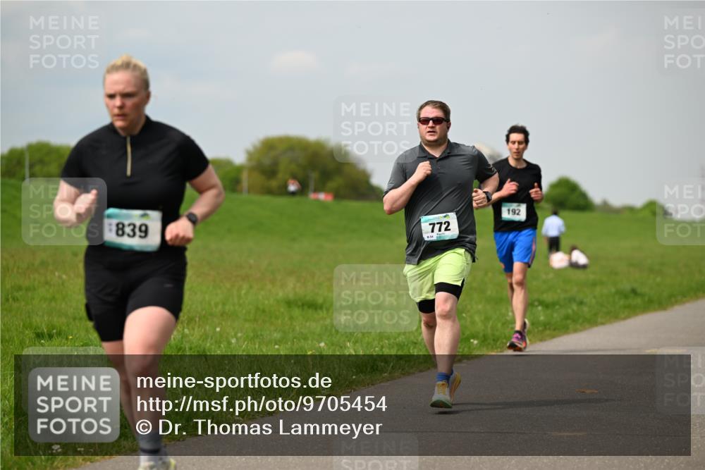 10.05.2026 - 8. Wedeler Halbmarathon Dr. Thomas Lammeyer http://msf.ph/oto/9705454 10.05.2026 11:54:09 Laufen 839, 772, 854, 192 meine-sportfotos.de