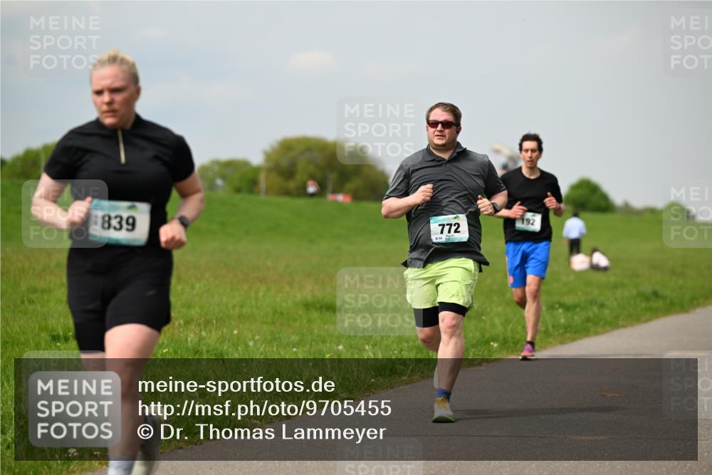 10.05.2026 - 8. Wedeler Halbmarathon Dr. Thomas Lammeyer http://msf.ph/oto/9705455 10.05.2026 11:54:09 Laufen 839, 772, 854, 192 meine-sportfotos.de