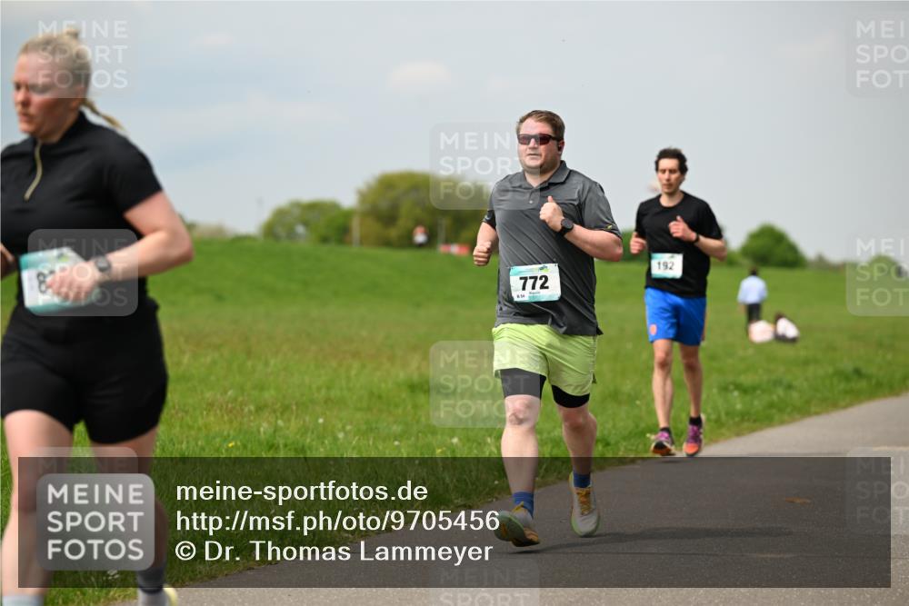 10.05.2026 - 8. Wedeler Halbmarathon Dr. Thomas Lammeyer http://msf.ph/oto/9705456 10.05.2026 11:54:09 Laufen 772, 854, 192 meine-sportfotos.de