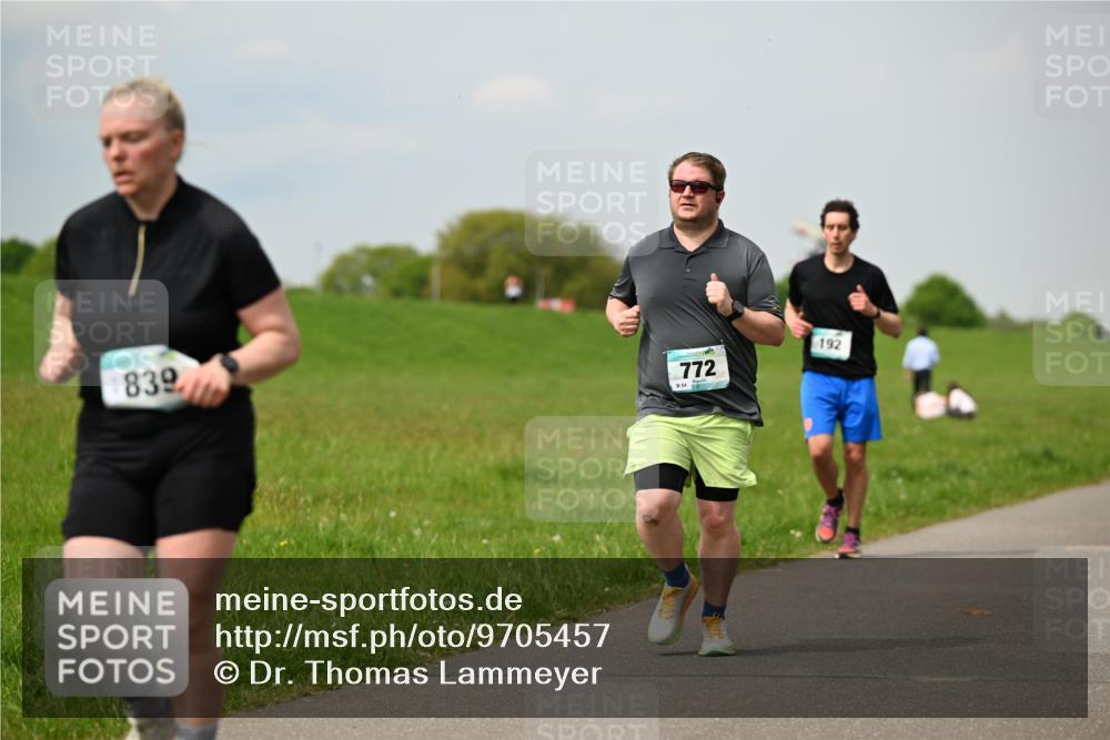 10.05.2026 - 8. Wedeler Halbmarathon Dr. Thomas Lammeyer http://msf.ph/oto/9705457 10.05.2026 11:54:09 Laufen 839, 772, 192 meine-sportfotos.de