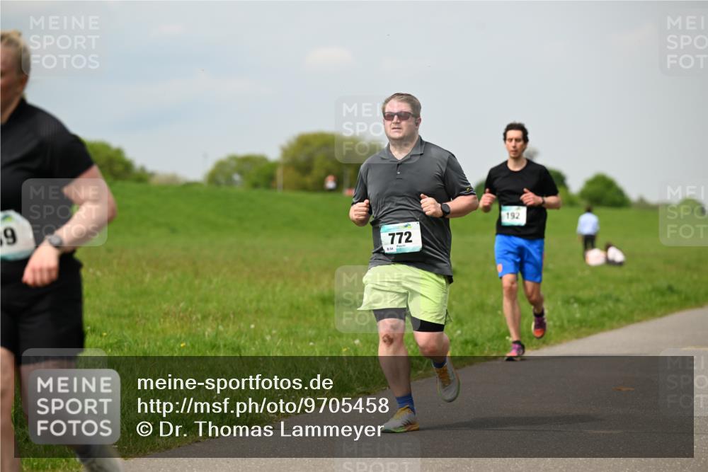 10.05.2026 - 8. Wedeler Halbmarathon Dr. Thomas Lammeyer http://msf.ph/oto/9705458 10.05.2026 11:54:10 Laufen 772, 854, 192 meine-sportfotos.de