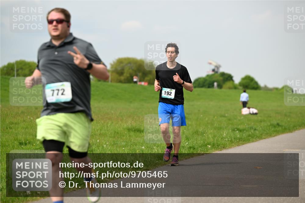 10.05.2026 - 8. Wedeler Halbmarathon Dr. Thomas Lammeyer http://msf.ph/oto/9705465 10.05.2026 11:54:11 Laufen 772, 192 meine-sportfotos.de