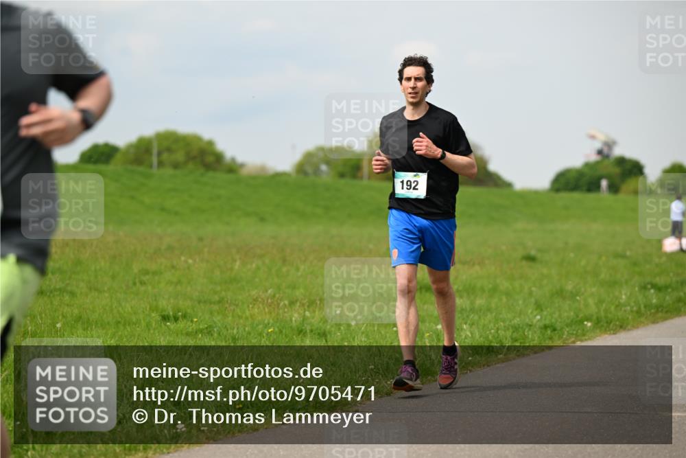 10.05.2026 - 8. Wedeler Halbmarathon Dr. Thomas Lammeyer http://msf.ph/oto/9705471 10.05.2026 11:54:12 Laufen 192 meine-sportfotos.de