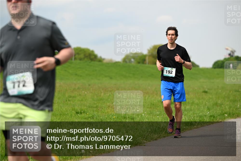 10.05.2026 - 8. Wedeler Halbmarathon Dr. Thomas Lammeyer http://msf.ph/oto/9705472 10.05.2026 11:54:12 Laufen 772, 192 meine-sportfotos.de