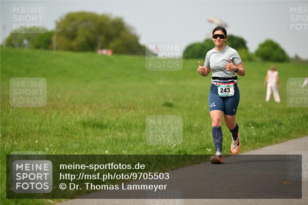 10.05.2026 - 8. Wedeler Halbmarathon Dr. Thomas Lammeyer http://msf.ph/oto/9705503 10.05.2026 11:54:30 Laufen 243 meine-sportfotos.de