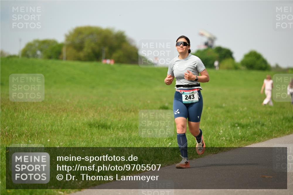 10.05.2026 - 8. Wedeler Halbmarathon Dr. Thomas Lammeyer http://msf.ph/oto/9705507 10.05.2026 11:54:30 Laufen 243 meine-sportfotos.de