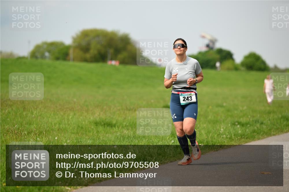 10.05.2026 - 8. Wedeler Halbmarathon Dr. Thomas Lammeyer http://msf.ph/oto/9705508 10.05.2026 11:54:30 Laufen 243 meine-sportfotos.de