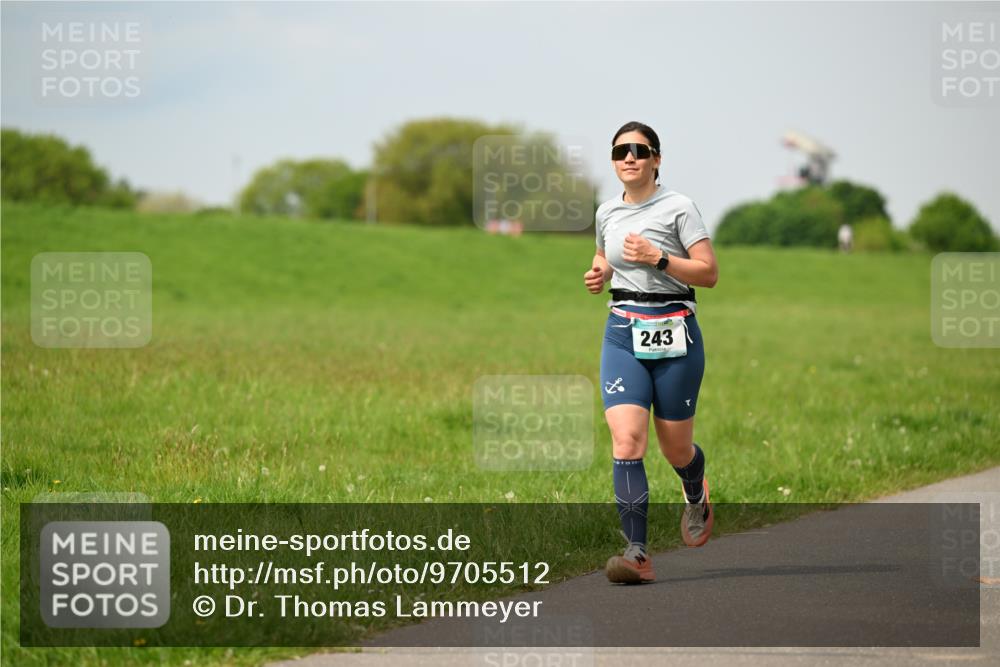 10.05.2026 - 8. Wedeler Halbmarathon Dr. Thomas Lammeyer http://msf.ph/oto/9705512 10.05.2026 11:54:31 Laufen 243 meine-sportfotos.de