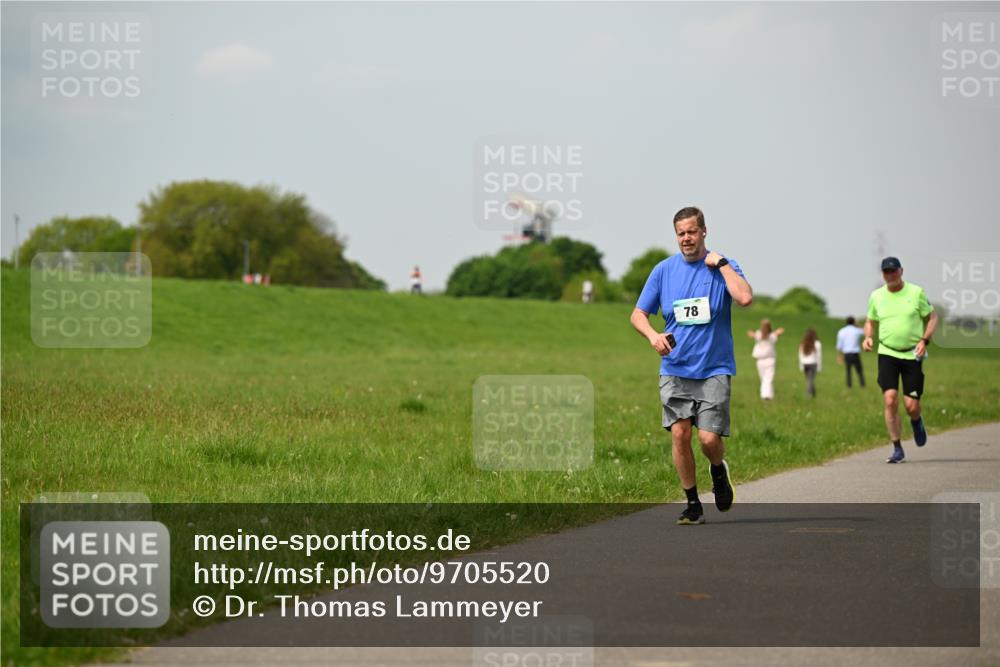 10.05.2026 - 8. Wedeler Halbmarathon Dr. Thomas Lammeyer http://msf.ph/oto/9705520 10.05.2026 11:54:33 Laufen  meine-sportfotos.de