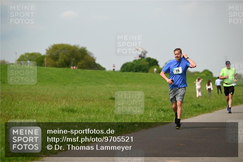 10.05.2026 - 8. Wedeler Halbmarathon Dr. Thomas Lammeyer http://msf.ph/oto/9705521 10.05.2026 11:54:34 Laufen  meine-sportfotos.de