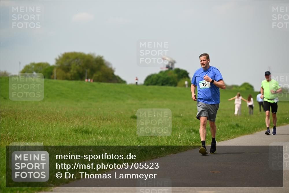 10.05.2026 - 8. Wedeler Halbmarathon Dr. Thomas Lammeyer http://msf.ph/oto/9705523 10.05.2026 11:54:34 Laufen  meine-sportfotos.de