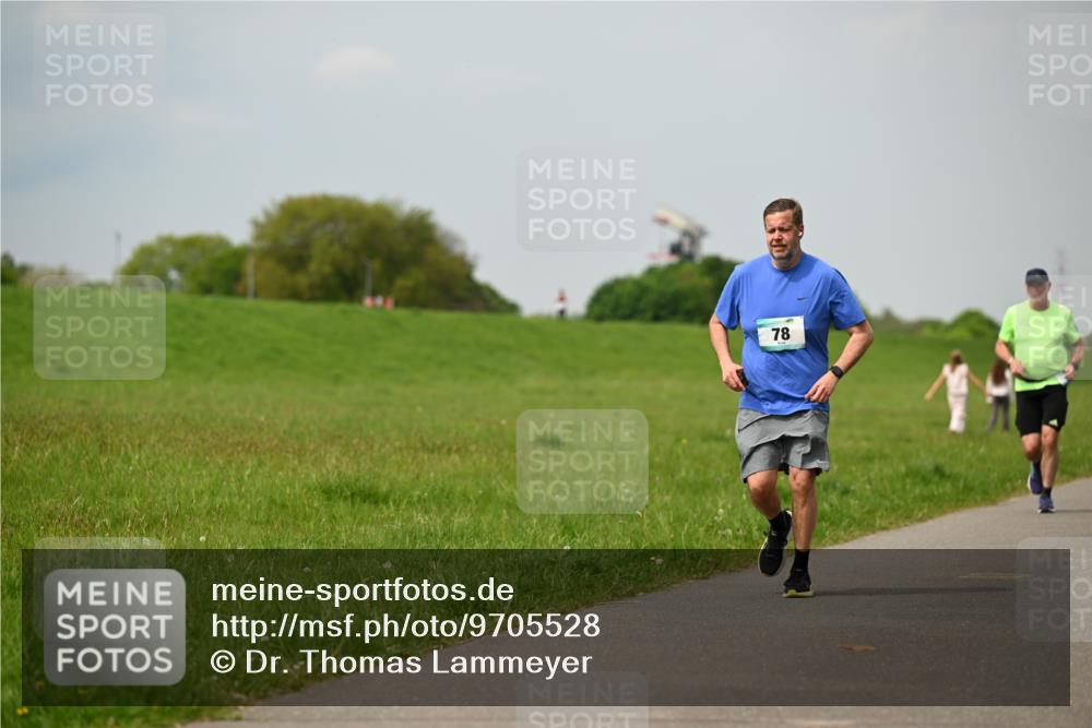10.05.2026 - 8. Wedeler Halbmarathon Dr. Thomas Lammeyer http://msf.ph/oto/9705528 10.05.2026 11:54:34 Laufen  meine-sportfotos.de