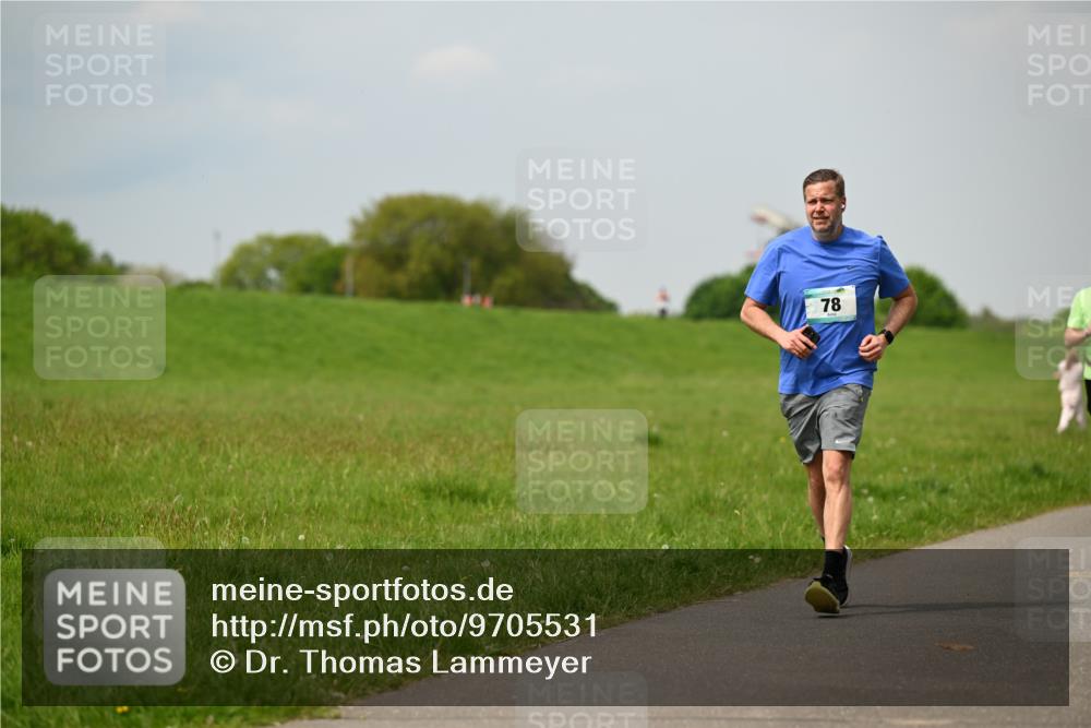 10.05.2026 - 8. Wedeler Halbmarathon Dr. Thomas Lammeyer http://msf.ph/oto/9705531 10.05.2026 11:54:35 Laufen  meine-sportfotos.de