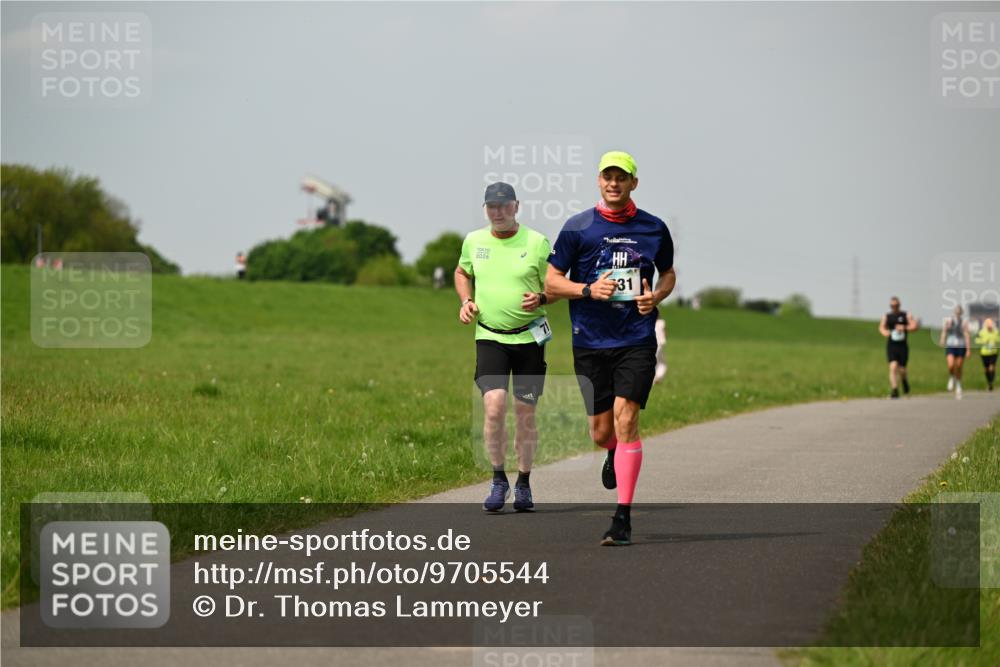 10.05.2026 - 8. Wedeler Halbmarathon Dr. Thomas Lammeyer http://msf.ph/oto/9705544 10.05.2026 11:54:38 Laufen 2026 meine-sportfotos.de