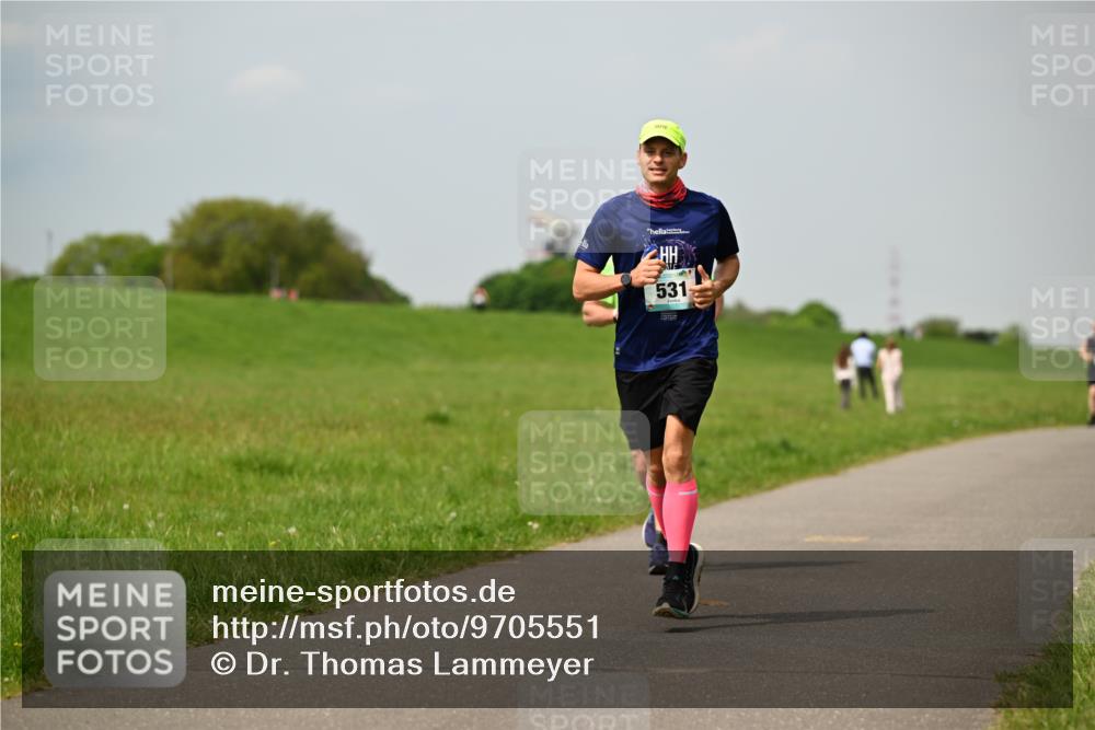 10.05.2026 - 8. Wedeler Halbmarathon Dr. Thomas Lammeyer http://msf.ph/oto/9705551 10.05.2026 11:54:39 Laufen 531 meine-sportfotos.de