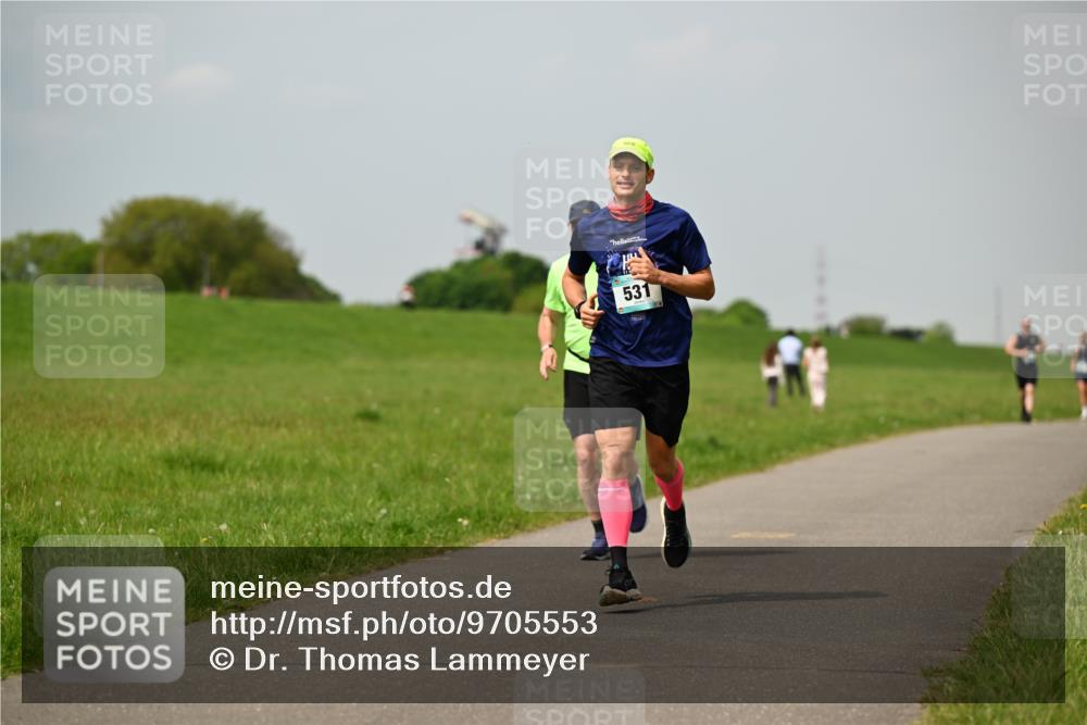 10.05.2026 - 8. Wedeler Halbmarathon Dr. Thomas Lammeyer http://msf.ph/oto/9705553 10.05.2026 11:54:39 Laufen 531 meine-sportfotos.de