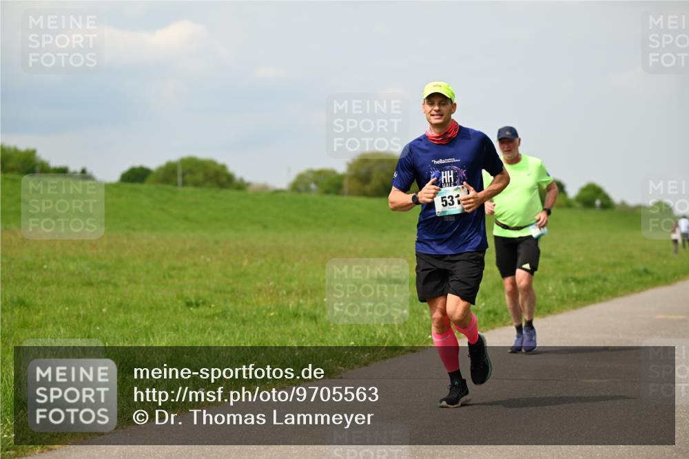 10.05.2026 - 8. Wedeler Halbmarathon Dr. Thomas Lammeyer http://msf.ph/oto/9705563 10.05.2026 11:54:41 Laufen 531 meine-sportfotos.de