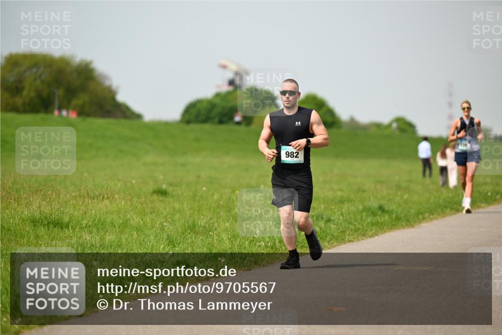 10.05.2026 - 8. Wedeler Halbmarathon Dr. Thomas Lammeyer http://msf.ph/oto/9705567 10.05.2026 11:54:54 Laufen 982 meine-sportfotos.de