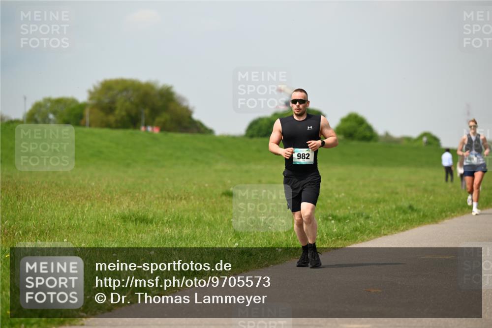 10.05.2026 - 8. Wedeler Halbmarathon Dr. Thomas Lammeyer http://msf.ph/oto/9705573 10.05.2026 11:54:55 Laufen 982 meine-sportfotos.de