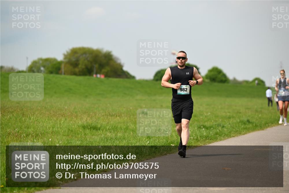 10.05.2026 - 8. Wedeler Halbmarathon Dr. Thomas Lammeyer http://msf.ph/oto/9705575 10.05.2026 11:54:55 Laufen 982 meine-sportfotos.de