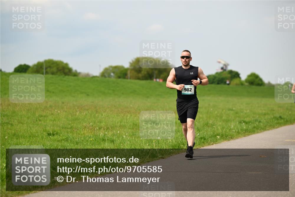 10.05.2026 - 8. Wedeler Halbmarathon Dr. Thomas Lammeyer http://msf.ph/oto/9705585 10.05.2026 11:54:56 Laufen 982 meine-sportfotos.de