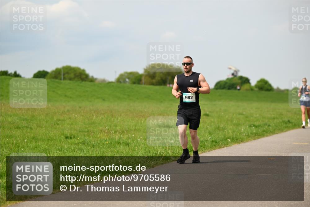 10.05.2026 - 8. Wedeler Halbmarathon Dr. Thomas Lammeyer http://msf.ph/oto/9705586 10.05.2026 11:54:57 Laufen 982 meine-sportfotos.de