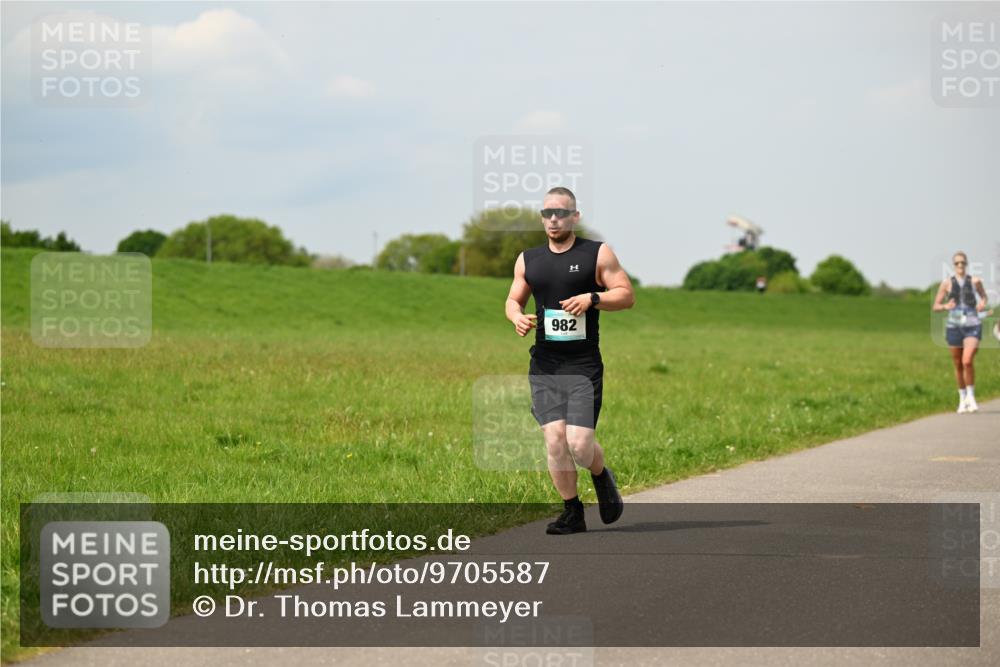 10.05.2026 - 8. Wedeler Halbmarathon Dr. Thomas Lammeyer http://msf.ph/oto/9705587 10.05.2026 11:54:57 Laufen 982 meine-sportfotos.de