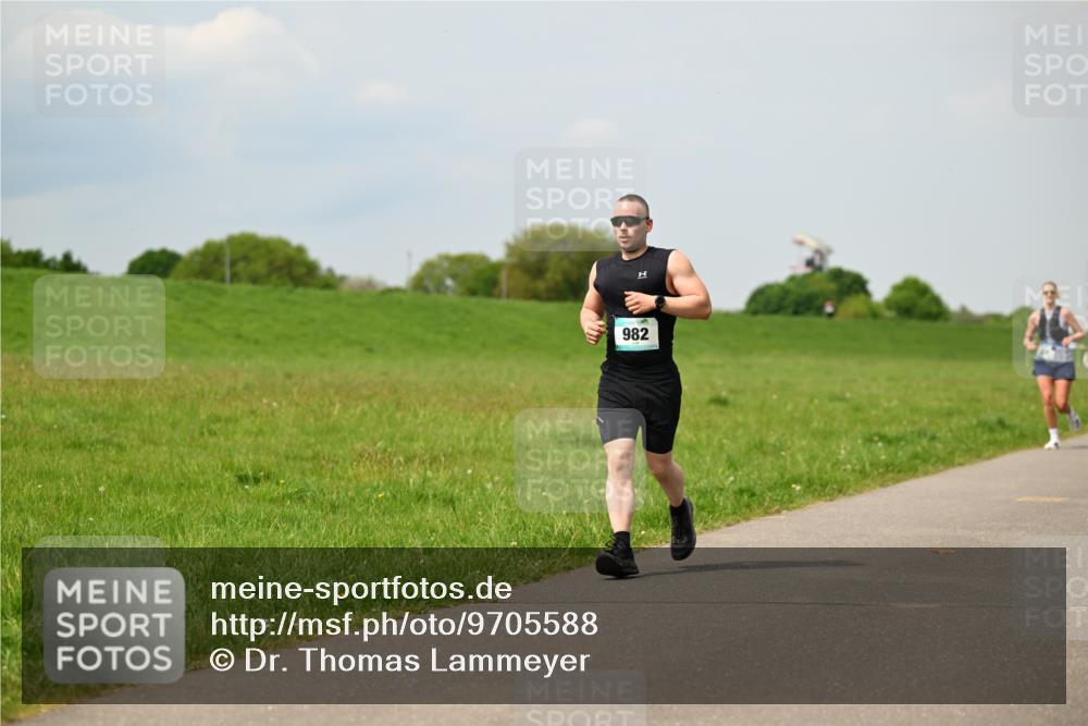 10.05.2026 - 8. Wedeler Halbmarathon Dr. Thomas Lammeyer http://msf.ph/oto/9705588 10.05.2026 11:54:57 Laufen 982 meine-sportfotos.de