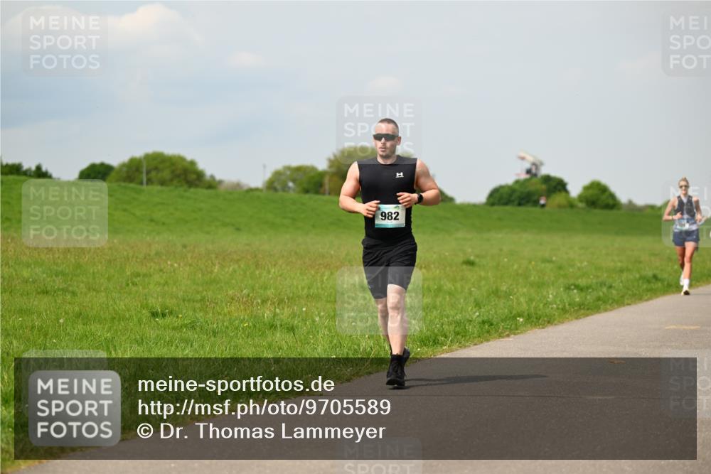 10.05.2026 - 8. Wedeler Halbmarathon Dr. Thomas Lammeyer http://msf.ph/oto/9705589 10.05.2026 11:54:57 Laufen 982 meine-sportfotos.de
