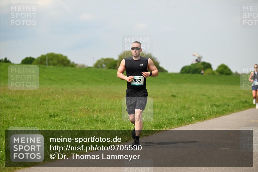 10.05.2026 - 8. Wedeler Halbmarathon Dr. Thomas Lammeyer http://msf.ph/oto/9705590 10.05.2026 11:54:57 Laufen 982 meine-sportfotos.de