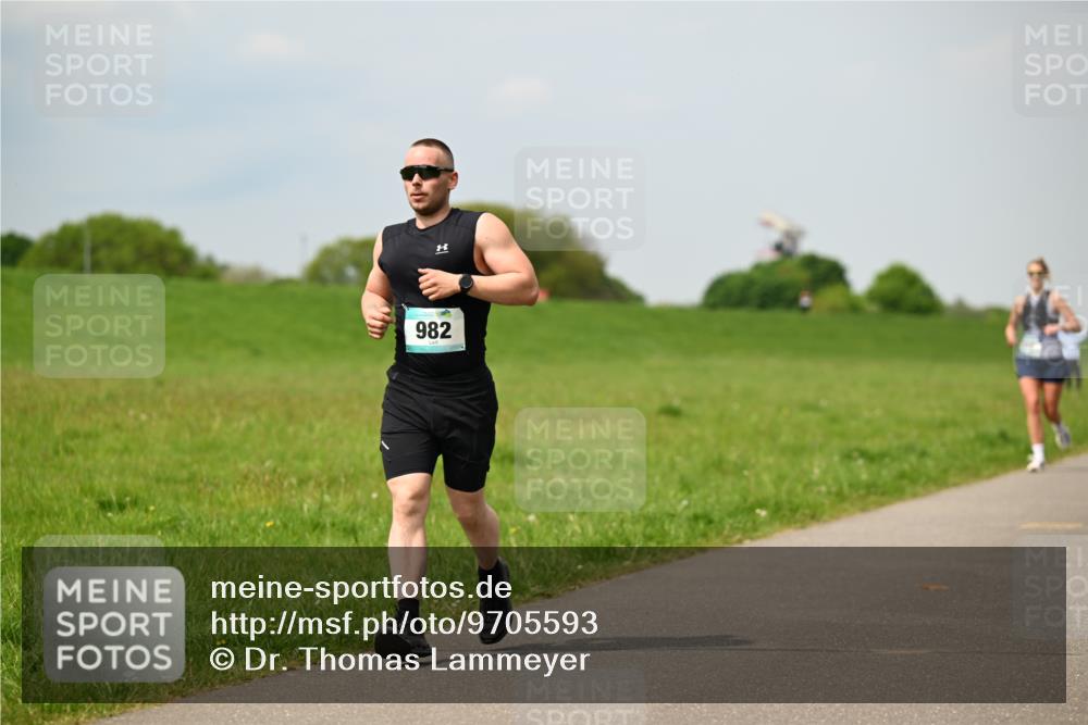 10.05.2026 - 8. Wedeler Halbmarathon Dr. Thomas Lammeyer http://msf.ph/oto/9705593 10.05.2026 11:54:58 Laufen 982 meine-sportfotos.de