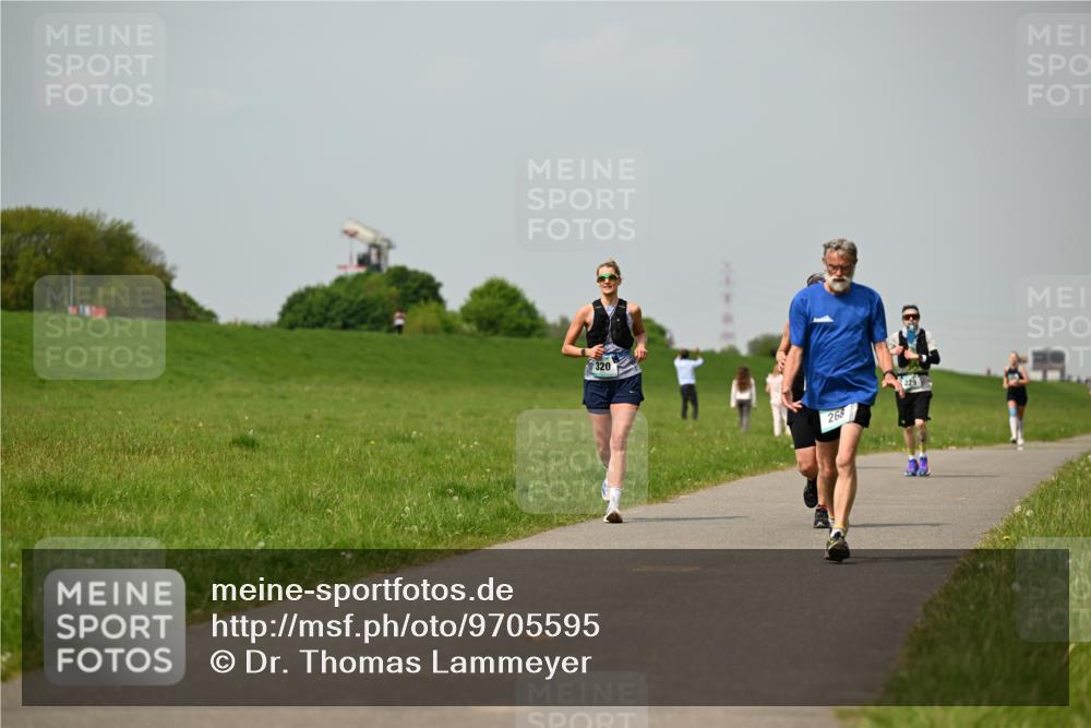 10.05.2026 - 8. Wedeler Halbmarathon Dr. Thomas Lammeyer http://msf.ph/oto/9705595 10.05.2026 11:54:59 Laufen 320, 268, 229 meine-sportfotos.de