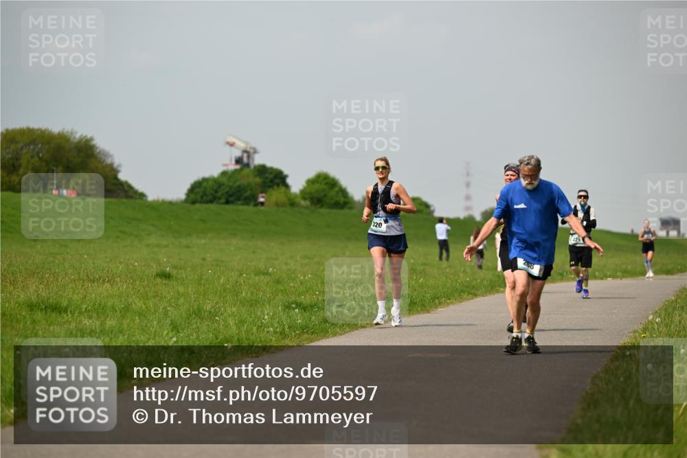 10.05.2026 - 8. Wedeler Halbmarathon Dr. Thomas Lammeyer http://msf.ph/oto/9705597 10.05.2026 11:54:59 Laufen 320, 258, 229 meine-sportfotos.de