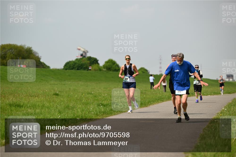 10.05.2026 - 8. Wedeler Halbmarathon Dr. Thomas Lammeyer http://msf.ph/oto/9705598 10.05.2026 11:54:59 Laufen 320, 229 meine-sportfotos.de