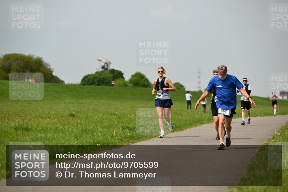 10.05.2026 - 8. Wedeler Halbmarathon Dr. Thomas Lammeyer http://msf.ph/oto/9705599 10.05.2026 11:54:59 Laufen 320, 268, 229 meine-sportfotos.de