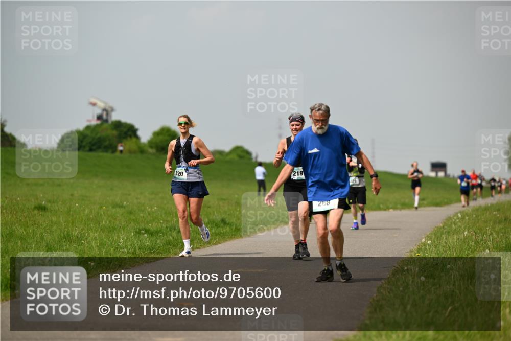 10.05.2026 - 8. Wedeler Halbmarathon Dr. Thomas Lammeyer http://msf.ph/oto/9705600 10.05.2026 11:55:00 Laufen 320, 219, 268, 225 meine-sportfotos.de