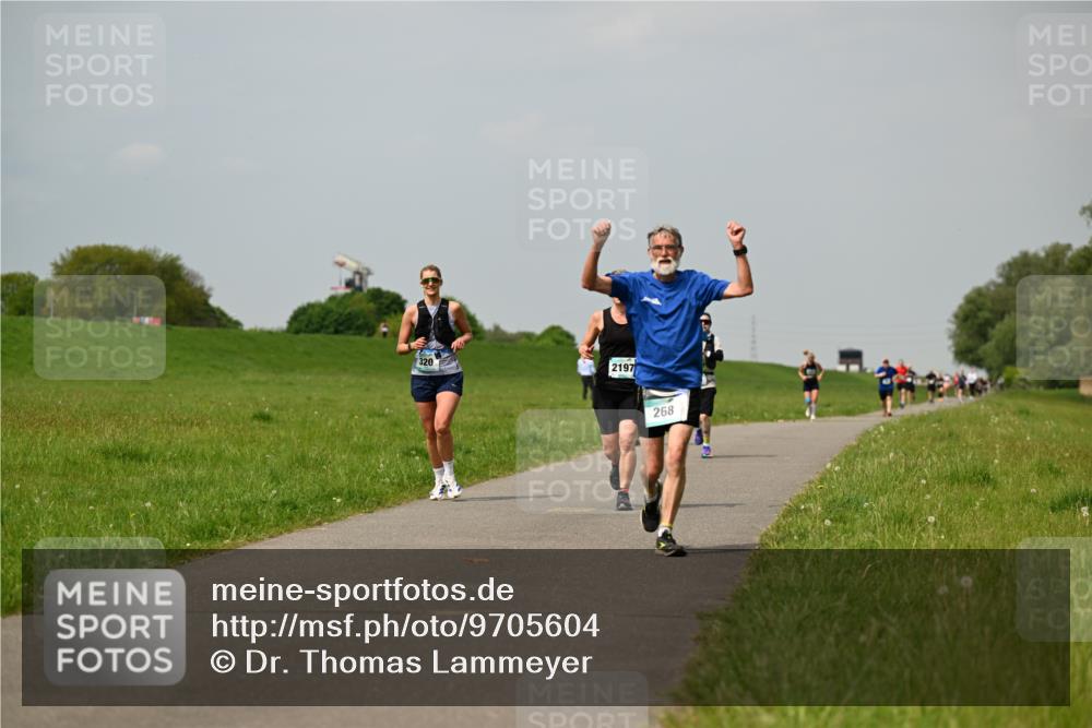 10.05.2026 - 8. Wedeler Halbmarathon Dr. Thomas Lammeyer http://msf.ph/oto/9705604 10.05.2026 11:55:01 Laufen 2197, 320, 268 meine-sportfotos.de